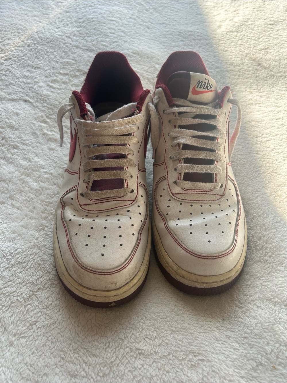 Nike Men's White and Burgundy Low-Top Sneakers with Red Swoosh